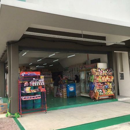 Az Zahra Homestay Klia Sepang Luaran gambar